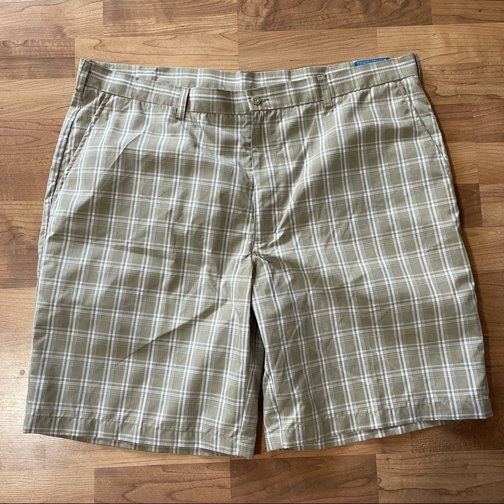 PGA Tour Golf Shorts Plaid Men’s 42W NWT